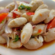 เมนูของร้าน ลูกชิ้นทอดโต้รุ่ง น้ำจิ้มมะขามรสเด็ด -