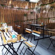 บรรยากาศ Cholos Tacos อโศก