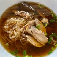 ก๋วยเตี๋ยวเป็ด ดินแดง