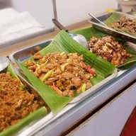 พอใ❤️ ชา กาแฟ โบราณหน้าสนามในทู