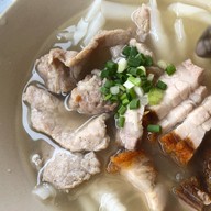 เมนูของร้าน ตี๋ ก๋วยจั๊บน้ำใส (เจ้าเก่า) เพชรเกษม48