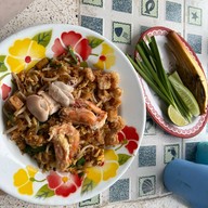 ผัดไทยในอู่ ผัดไทยกากหมูสูตรโบราณ