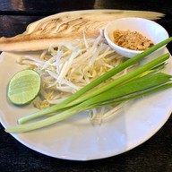 ผัดไทยกระทะเหล็ก