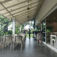 บรรยากาศ Tree House Cafe & Restaurant