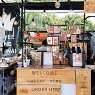 บรรยากาศ Coffee King Original Techawanic Road. ถนน เตชะวนิช