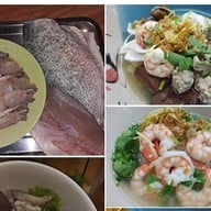 ข้าวต้มทรงเครื่องหน้าศาลหลวงตาทอง