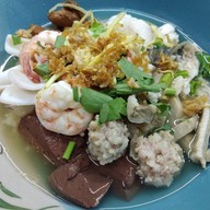 ข้าวต้มทรงเครื่องหน้าศาลหลวงตาทอง