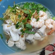 ข้าวต้มทรงเครื่องหน้าศาลหลวงตาทอง