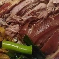 นายอู๊ดข้าวขาหมูและบะหมี่หมูแดง ก๊วยเตียวต้มยำ แสนสบาย พระราม4