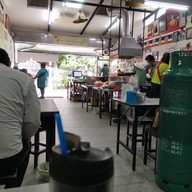 สมใจ ขาหมูข้าวมันไก่