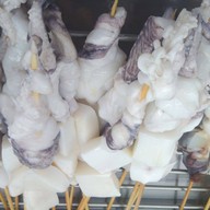 ข้าวปั้นหมึกย่าง