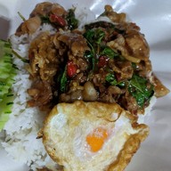 เมนูของร้าน กะเพราข้าวบึ้มBY Midnight