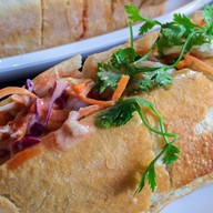 ส้มตำเจ๊ปุ๋ย(ปาเต้ข้าวจี่ลาว) นวมินทร์68