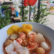 เย็นตาโฟแมงกะพรุน สามโคก