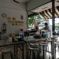 บรรยากาศ รุ่งโรจน์ลูกชิ้นปลาเยาวราช