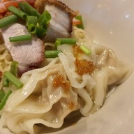 บะหมี่เกี๊ยวหมูแดงหมูกรอบ อิสรภาพ