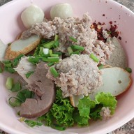 เมนูของร้าน รุ่งเรือง (ตั๋ง) ก๋วยเตี๋ยวหมู สุขุมวิท26 เจ้าเก่า สุขุมวิท 26