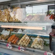 ลูกชิ้น ใจแอ้น ปลาระเบิด(ข้างเซเว่นตรงข้ามสวนนก)