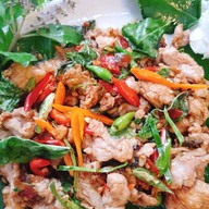 เมนูของร้าน กะเพราหมีเบตง บางศรีเมือง