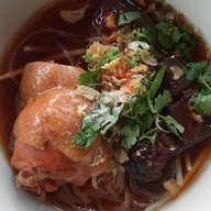 ก๋วยเตี๋ยวไก่ตุ๋น