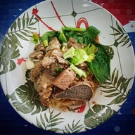 เชลล์โภชนา ก๋วยเตี๋ยวเนื้อตุ๋น หมูตุ๋น หน้าตึกไทย คลองเตย