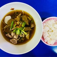 เชลล์โภชนา ก๋วยเตี๋ยวเนื้อตุ๋น หมูตุ๋น หน้าตึกไทย คลองเตย