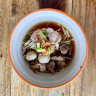 เชลล์โภชนา ก๋วยเตี๋ยวเนื้อตุ๋น หมูตุ๋น หน้าตึกไทย คลองเตย