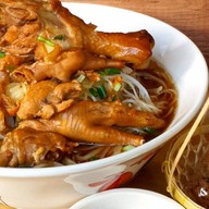 ก๋วยเตี๋ยวไก่ตุ๋น เจ๊จุ๊ รัชดา17