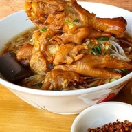 ก๋วยเตี๋ยวไก่ตุ๋น เจ๊จุ๊ รัชดา17