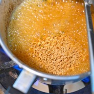 อากู๋ ข้าวต้ม มาม่า เจ้าเก่าแยกสตรี