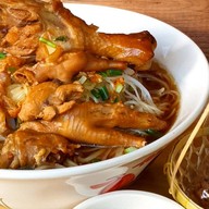 ก๋วยเตี๋ยวไก่ตุ๋น เจ๊จุ๊ รัชดา17