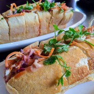 ส้มตำเจ๊ปุ๋ย(ปาเต้ข้าวจี่ลาว) นวมินทร์68