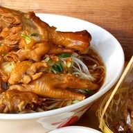 ก๋วยเตี๋ยวไก่ตุ๋น เจ๊จุ๊ รัชดา17