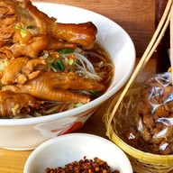 ก๋วยเตี๋ยวไก่ตุ๋น เจ๊จุ๊ รัชดา17