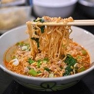 อากู๋ ข้าวต้ม มาม่า เจ้าเก่าแยกสตรี