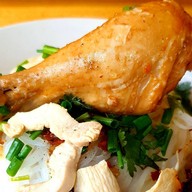 ก๋วยเตี๋ยวไก่ตุ๋น เจ๊จุ๊ รัชดา17