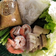 เมี่ยงแซ่บ ยำนัวส์ ตลาดเอราวัณโพธิ์ทอง