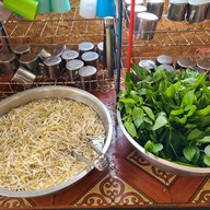 ก๋วยเตี๋ยว 9 บาท by คุณตุ๊ก