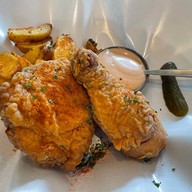 เมนูของร้าน Henryfry Fried Chicken ไก่ทอด เจริญกรุง