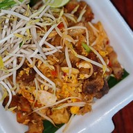 เมนูของร้าน ผัดไทยไชยาและอาหารตามสั่ง