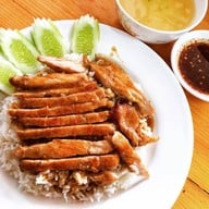 เมนูของร้าน เตี๋ยวกลางซอย สวนสยาม 16