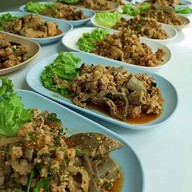 ส้มตำภูเขาหญ้า ร้านดังเมืองระนอง สาขาสัตหีบ สาขา แรก จังหวัดระนอง