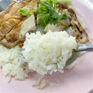 ข้าวมันไก่ทอดเจ๊แกะ
