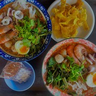 ก๋วยเตี๋ยวต้มยำ (หน้าโรงเรียนพาณิชยการทุ่งสง)