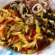 Ticha’s Tam Zaab  ติชาตำแซ่บ ตลาดรันเวย์