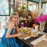 บ้านเดือนฉาย