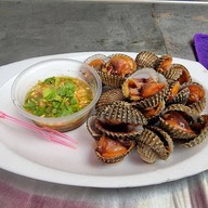 เมนูของร้าน เจ้ภาหอยแครงลวก&กุ้งอบวุ้นเส้น เจ๊ภา วงเวียนใหญ่