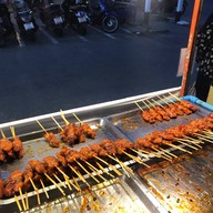 บังอาณัติไก่ย่าง&ก๊ะด๊ะฮาลาล ตลาดวันชื่นพล่าซ่า(ข้างๆเซเว่น)