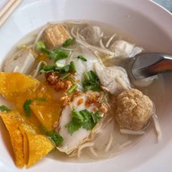 ตั๊วเหลา ก๋วยเตี๋ยวลูกชิ้นปลา