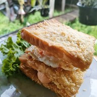 แก้วเสนาแซนวิชทอด